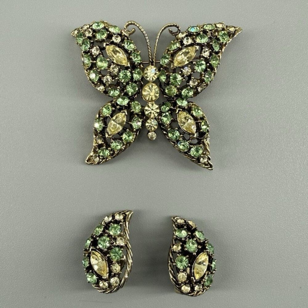 Vintage Unsign Green Rhinestone Butterfly Brooch & Clip Earrings Set Gold Tone